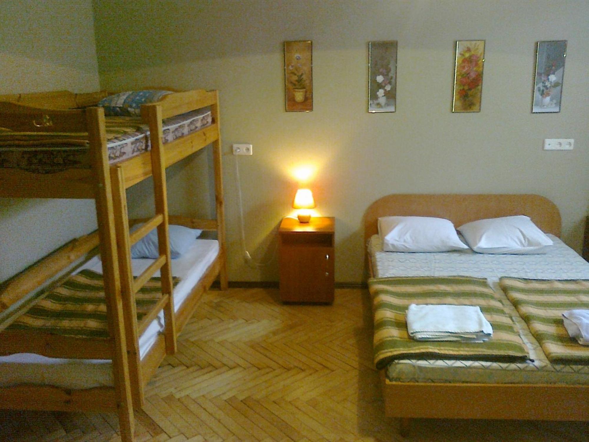 Yaroslav Hostel Kiev Exteriör bild
